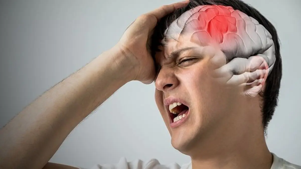 Ilustrasi remaja yang mengalami sakit kepala yang  berlebihan merupakan tanda awal gejala stroke. (pinterest.com)
