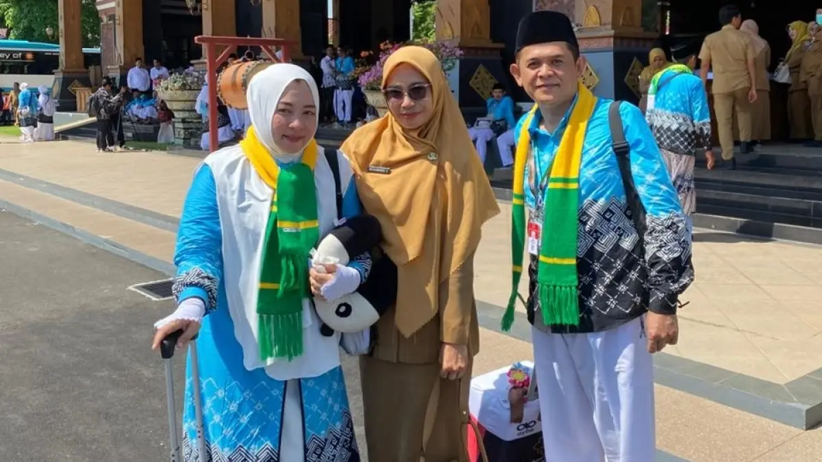 Dwi Setiyawan, Pemimpin Redaksi Radar Tuban melaporkan bahwa CJH Tuban mulai terbang ke Madinah, pemeriksaan kesehatan ketat dilakukan sebelum keberangkatan. (DOKUMENTASI RADAR TUBAN)