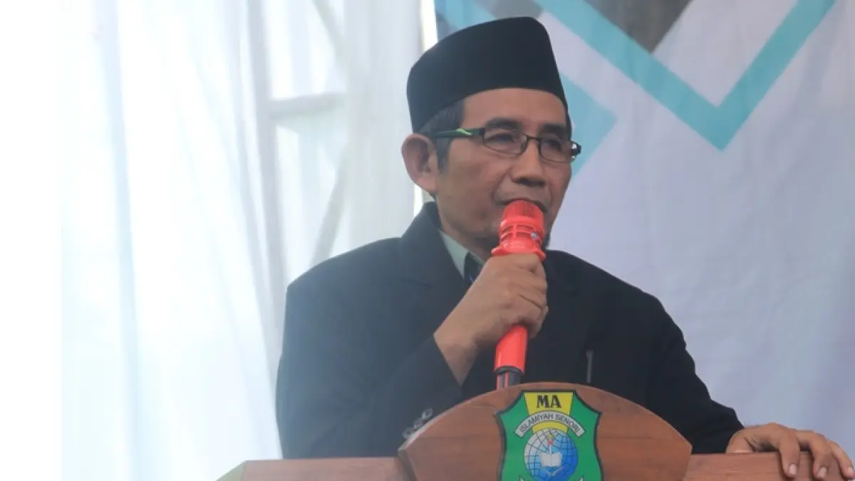 Kepala MA Islamiyah Senori H. A. Mustain, S.Ag., S.Pd. (M. MAHFUDZ MUNTAHA/RADAR TUBAN)