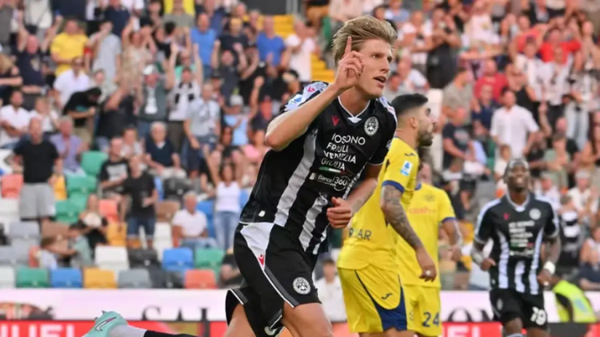 Bursa transfer memanas, AC Milan mulai pantau bek Thomas Kristensen. (Udinese Calcio/Flashscore)