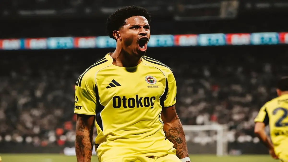 Bek Fenerbahce Jayden Oosterwolde masuk radar Roma. (instagram.com/jaydenoosterwolde)