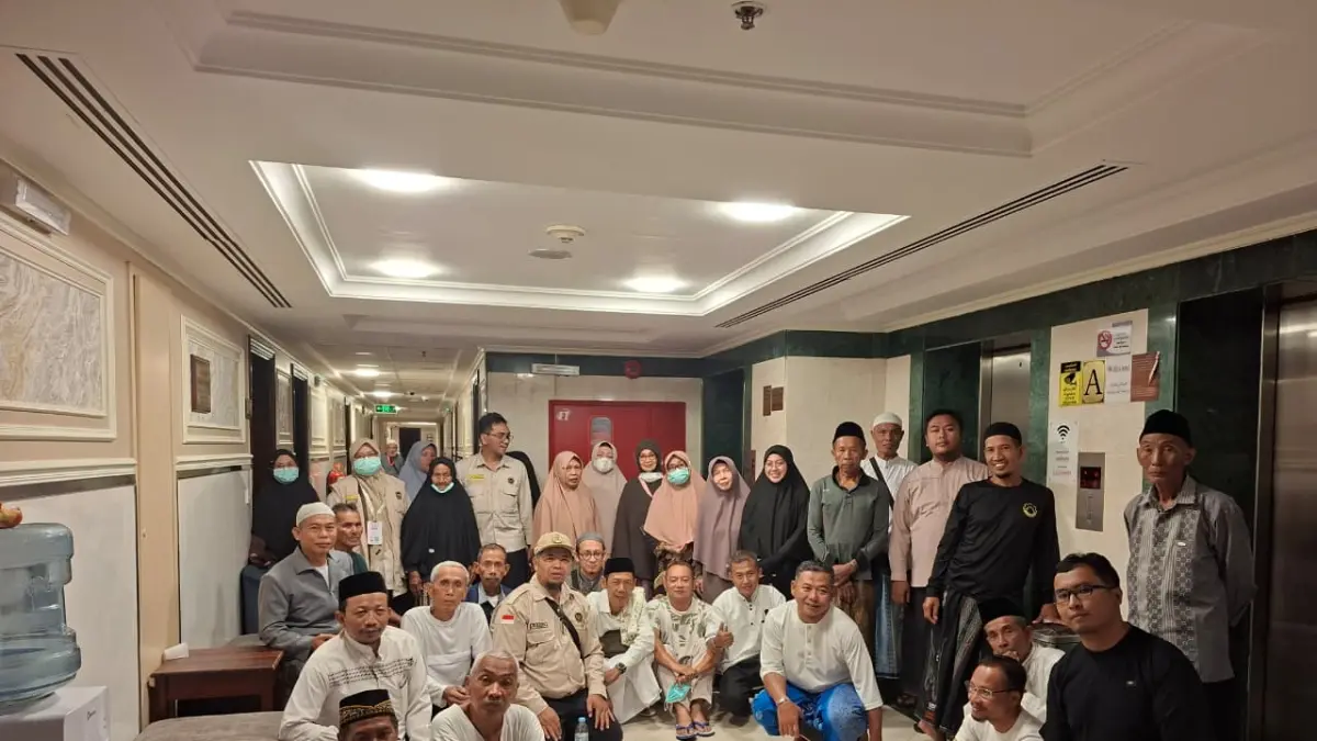 KBIHU Al Fajri Tuban menggelar orientasi untuk semua jemaahnya di ruang tamu Hotel Jawhararul Rasyid Madinah.