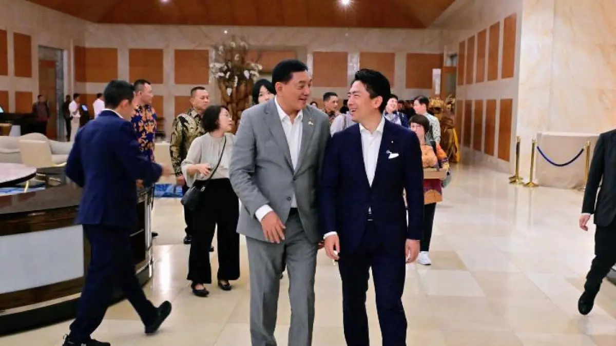 Menteri Pertahanan RI Sjafrie Sjamsoeddin bersama Menteri Pertahanan Jepang Koizumi Shinjiro. (x.com/@shinjirokoiz )