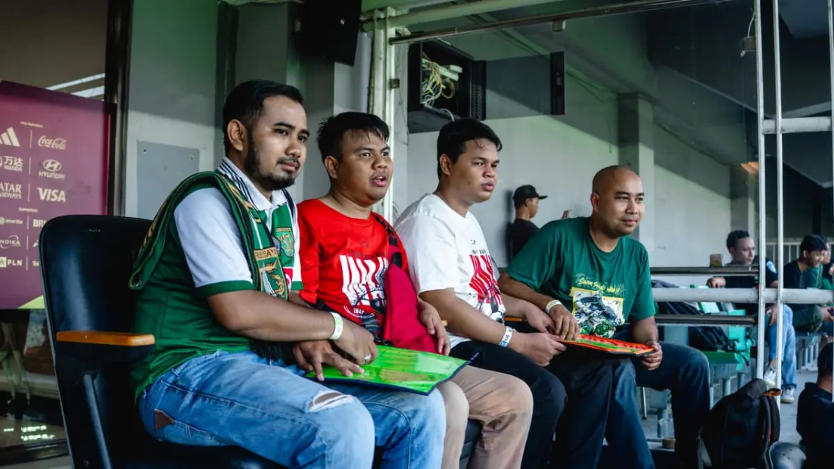Penyandang tunanetra juga bisa menikmati pertandingan sepakbola. (Persebaya)