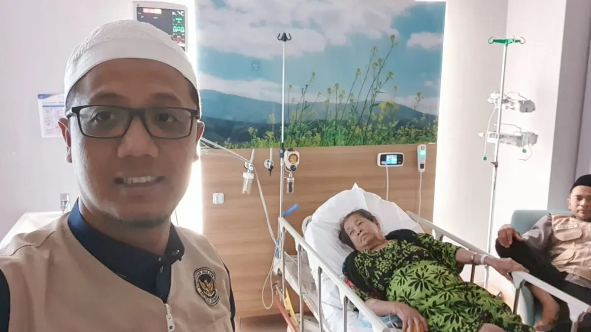 
Wahid Ahmad Ali, pembimbing ibadah haji kloter 27 yang mendampingi Romelah yang dirawat di Rumah Sakit Al Salam Madinah.
