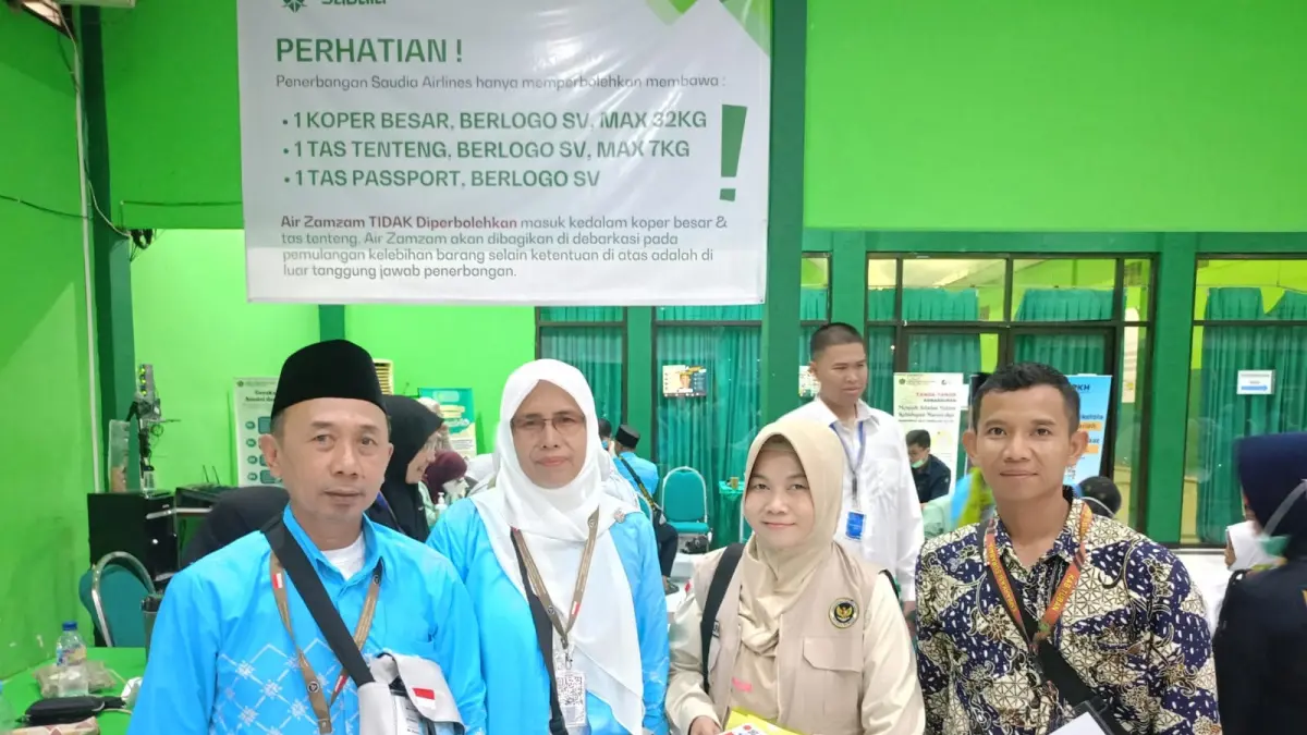 Dua jemaah dari Desa Tasikmadu, Kecamatan Palang menyusul berangkat ke Tanah Suci setelah Kabupaten Tuban mendapat kuota tambahan. (RADAR TUBAN)