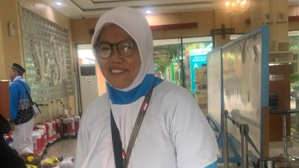 Mukarromah Basyar menabung selama 14 tahun dari jualan mainan di Jenu untuk berangkat haji. (Dok. Radar Tuban)