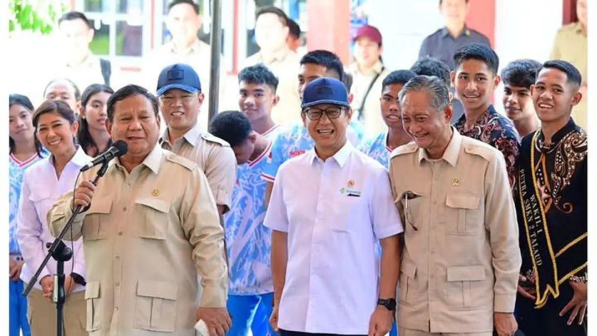 Presiden Prabowo saat menyapa warga di pulau paling utara Indonesia, pulau Miangas. (Instagram/sekretariat.kabinet)