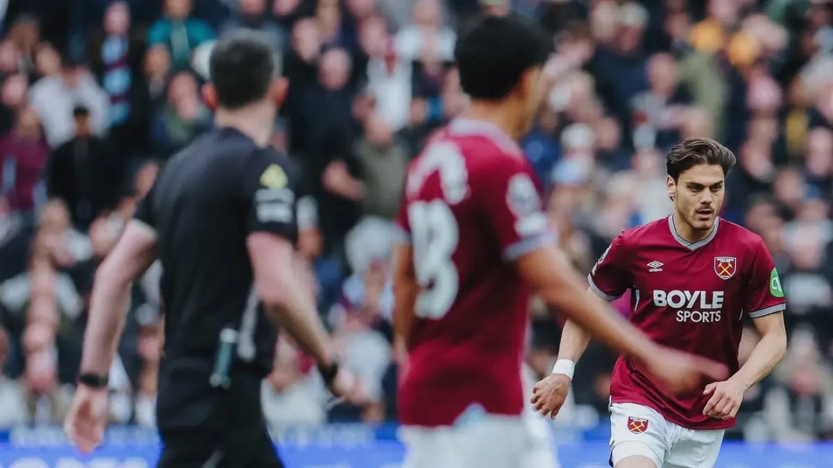 West Ham disebut siap tempuh jalur hukum usai merasa dirugikan keputusan wasit Premier League. (instagram.com/westham)
