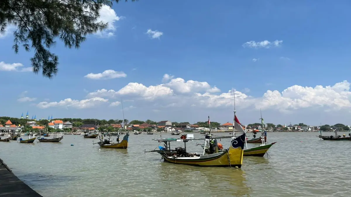 Cuaca panas menyengat mulai menyelimuti langit Kabupaten Tuban dalam beberapa hari terakhir. Tanda musim kemarau mulai datang. (Shafa Dina Mentari Hayuning/ Radar Tuban)