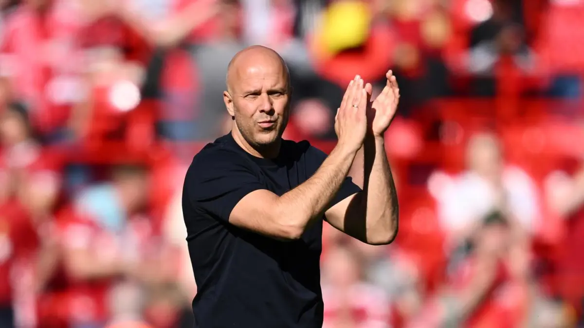 Manajer Liverpool, Arne Slot memberikan tepuk tangan kepada para pemain usai pertandingan. (Liverpool FC)