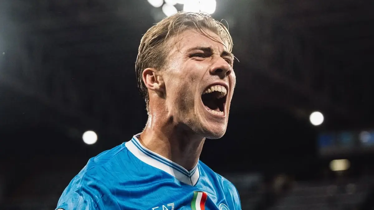 Rasmus Hojlund dipastikan bertahan di Napoli secara permanen. (instagram.com/rasmus.hoejlund)