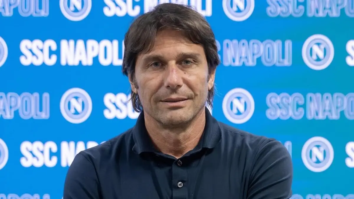 Antonio Conte disebut akan bertahan di Napoli. (instagram.com/antonioconte)