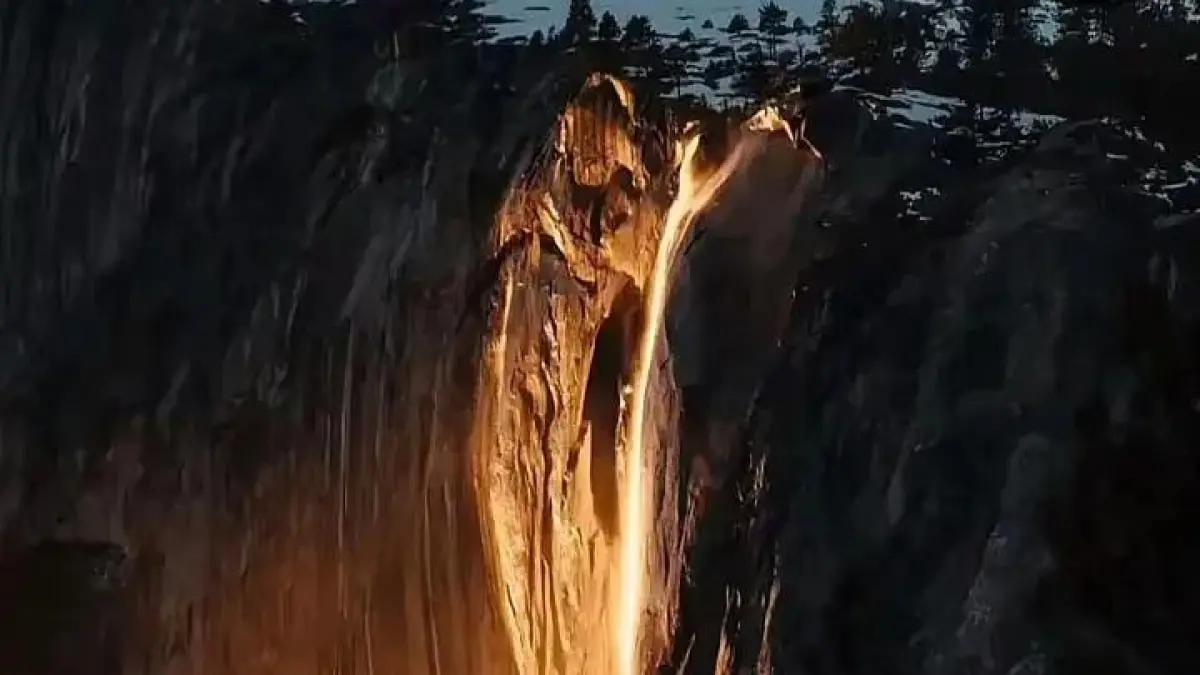 Keajaiban Firefall di Yosemite. (Instagram @seputar.netizen)
