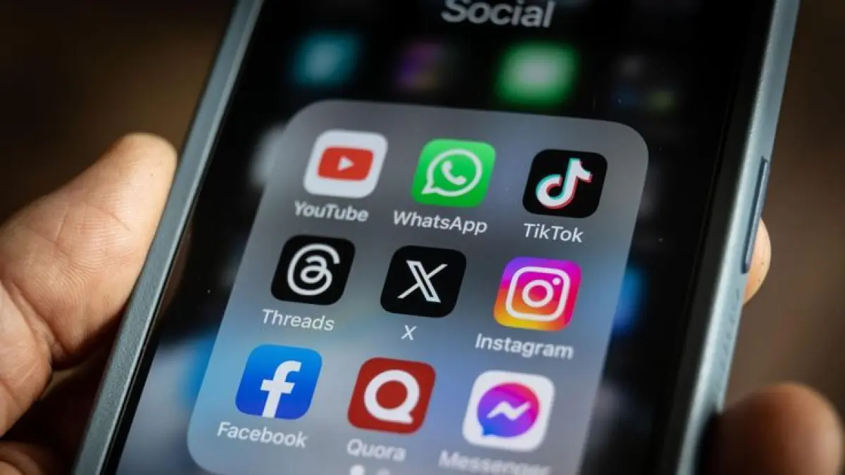 Malaysia resmi akan larang anak-anak untuk bermain sosial media. (Forbes/Pinterest)