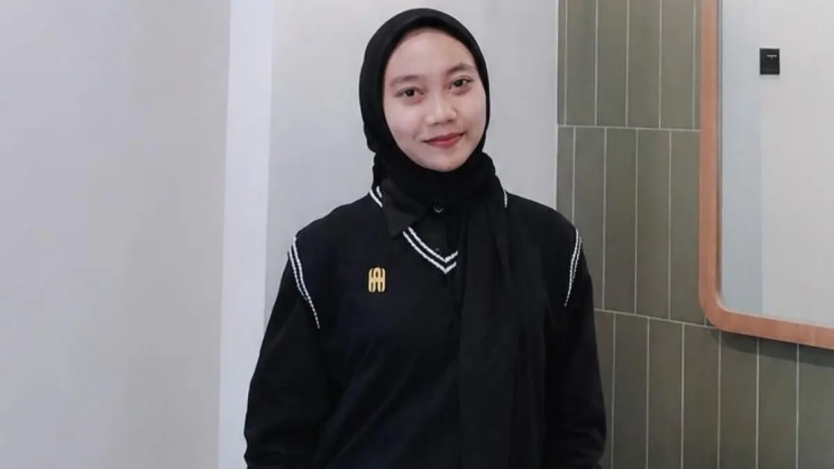 Penulis muda asal Tuban, Dona Melianda, mengajak generasi muda berani berkarya tanpa takut penilaian orang lain. (DONA MELIANDA FITRI UNTUK RADAR TUBAN)