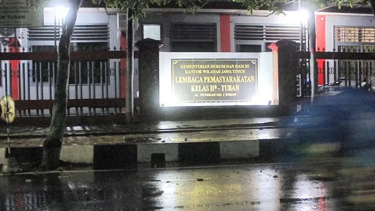 Lapas Kelas IIB Tuban yang jadi perhatian setelah peristiwa dugaan penyelundupan ratusan butir obat-obatan di dalam sel tahanan. (ANDREYAN/RADAR TUBAN)
