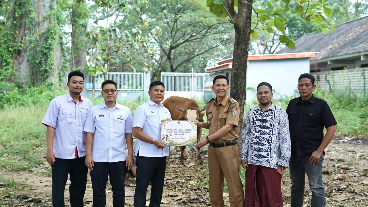 Penyaluran daging kurban PT KIG ke Desa Karangasem, Kecamatan Jenu.