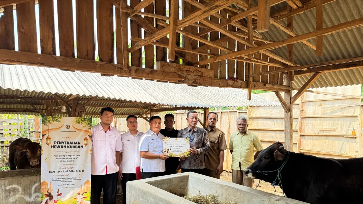 Penyaluran daging kurban PT KIG ke Desa Temaji, Kecamatan Jenu.