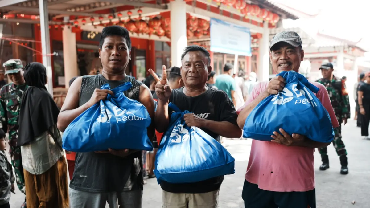 BRI Peduli menghadirkan bantuan sembako bagi umat Buddha sebagai wujud komitmen perusahaan dalam memperkuat kepedulian sosial dan kebersamaan. (BRI)