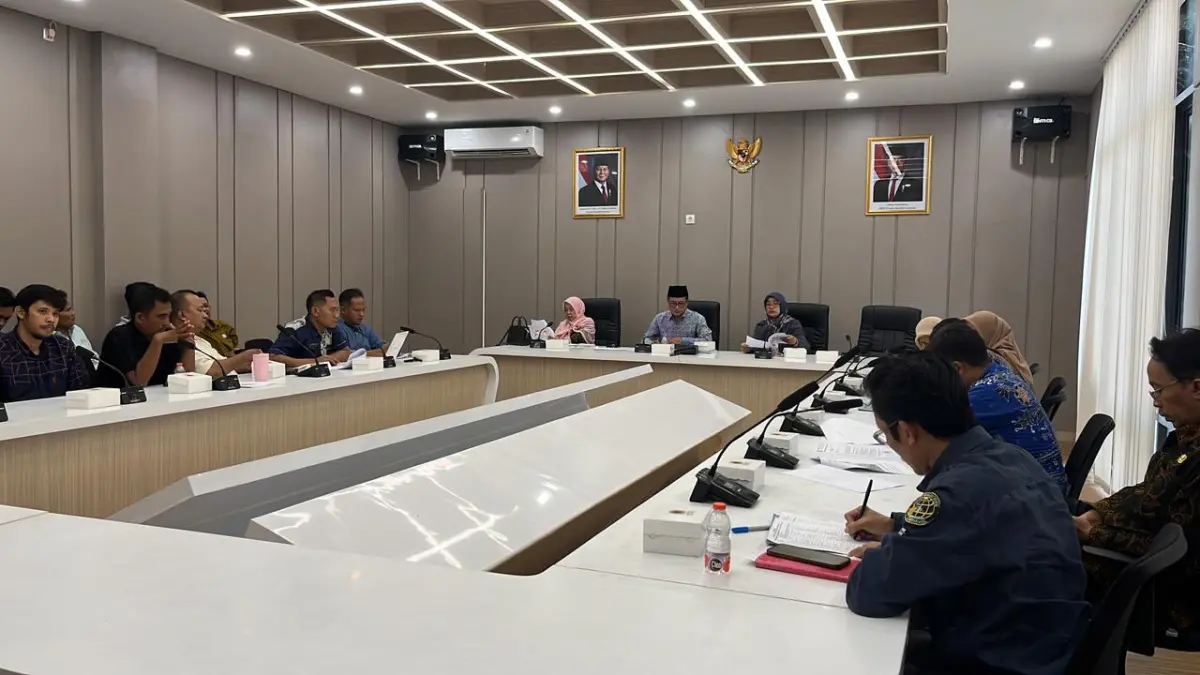 Warga perumahan Ahsana 2 mengadu ke Komisi II DPRD Tuban setelah mengetahui lahan perumahannya tidak berizin.&nbsp;(M. MAHFUDZ MUNTAHA/RADAR TUBAN)