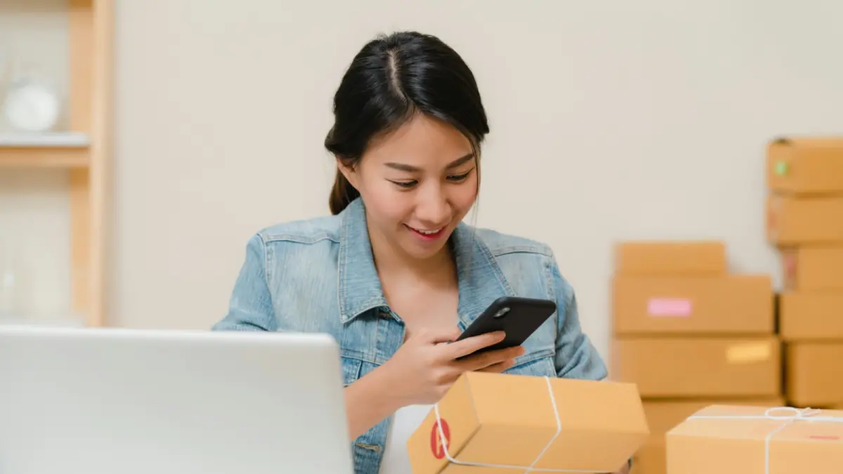 Ilustrasi kemudahan belanja online, godaan diskon, pengaruh media sosial. (Rifki Kurniawan on Unsplash)