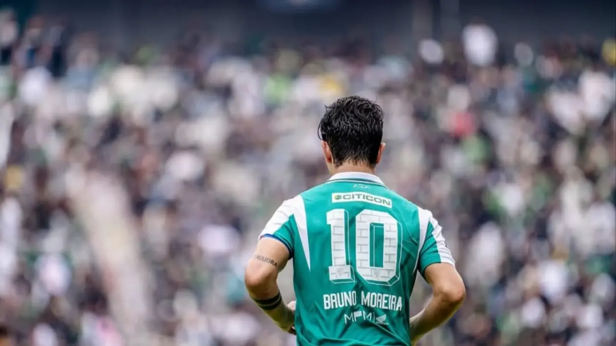 Bruno Moreira memilih untuk hengkang dari Persebaya. (Instagram/brunomoreira99)