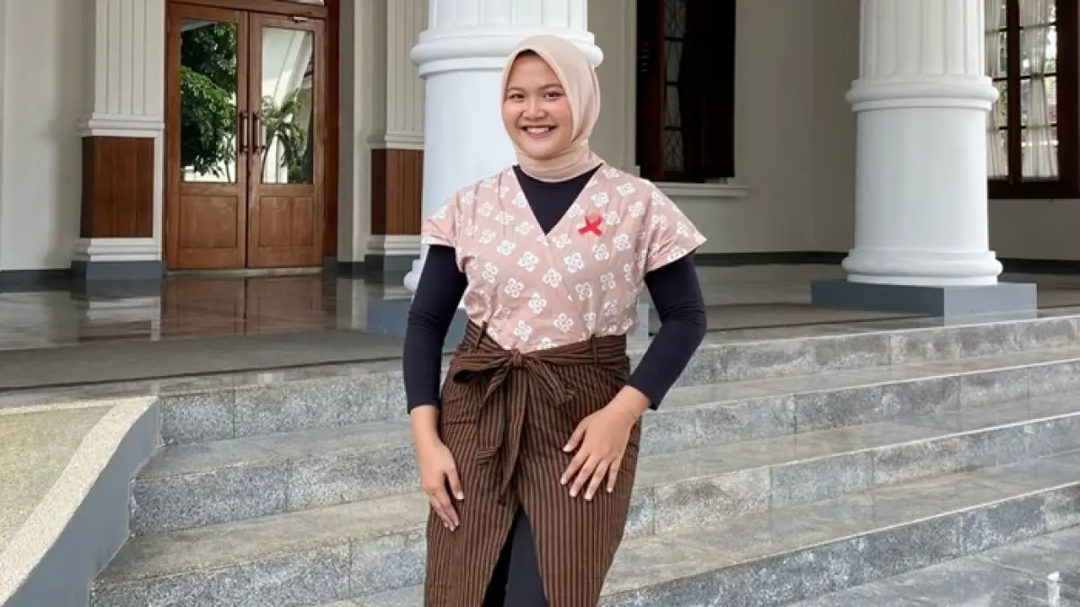 Beryl Anargya Lituhayu, alumni SMAN 2 Tuban, menekankan pentingnya public speaking dalam membangun kepercayaan dan karier generasi muda. (RADAR TUBAN)