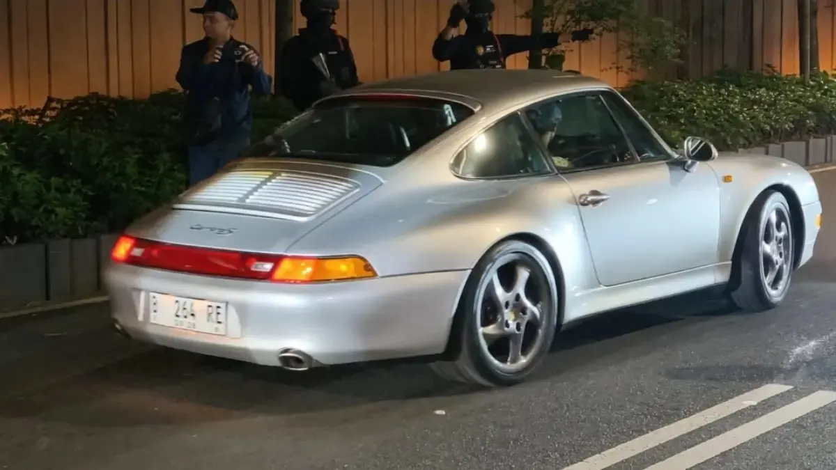 Mobil sport disita dari kediaman Wamen Imipas Silmy Karim, (Jawapos.com)