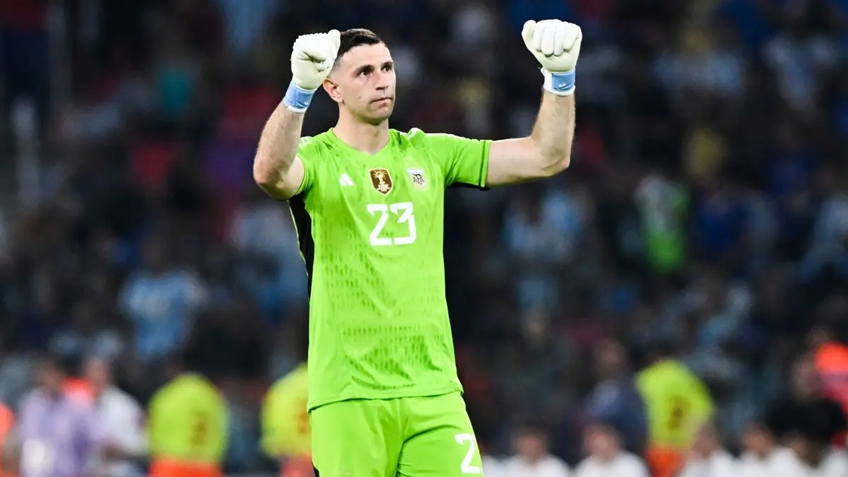 Juventus menjadikan Emiliano Martinez sebagai target utama kiper baru. (Istimewa)