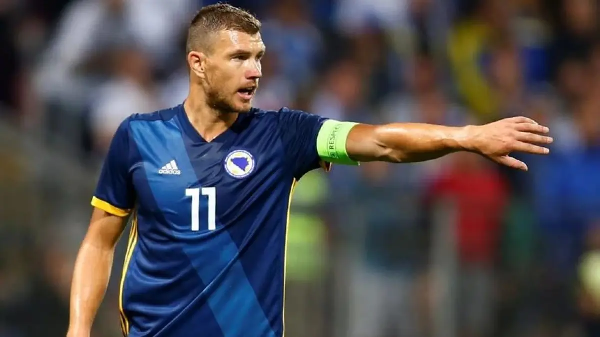 Edin Dzeko Dalam Sebuah Laga Internasional. (KOHA)