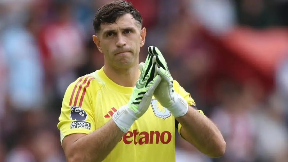 Emiliano Martinez Dikabarkan Segera Berseragam Juventus. (BBC)