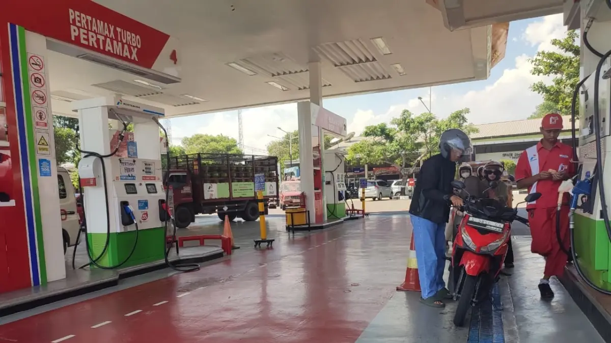 Kondisi SPBU Sleko Tuban pasca kenaikan harga Pertamax, kemarin (10/6). (ANDREYAN/RADAR TUBAN)
