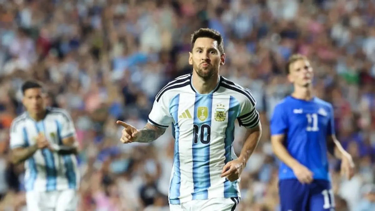 Lionel Messi Berselebrasi Usai Cetak Gol Ke- 911 Sepanjang Karirnya Saat Melawan Islandia. (Reuters)