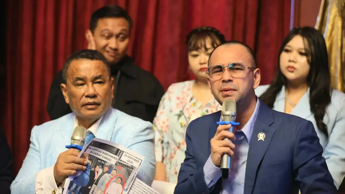 Utusan Khusus Presiden Bidang Pembinaan Generasi Muda dan Pekerja Seni, Raffi Ahmad bersama pengacara Hotman Paris. (Dery Ridwansah/ JawaPos.com)