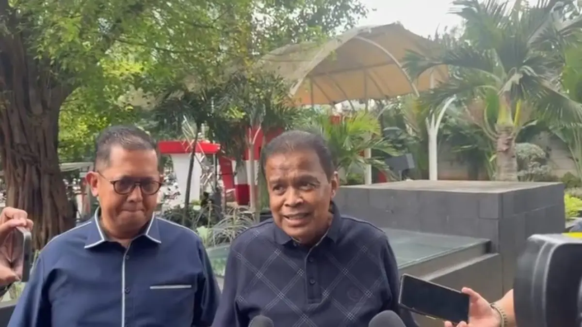 Bos Maktour Travel, Fuad Hasan Masyhur (FHM), memenuhi panggilan penyidik Komisi Pemberantasan Korupsi. (Ridwan/ JawaPos.com)