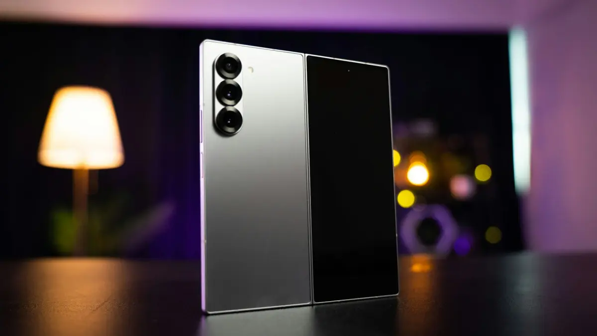 Samsung tengah kembangkan teknologi layar lipat baru yang minim lipatan. (Amanz/Unplash)