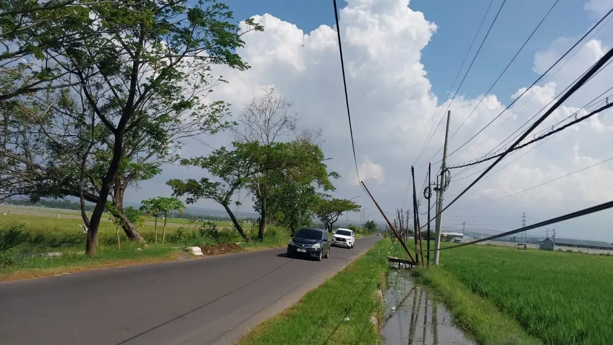 DPRD Tuban siapkan raperda untuk menata kabel semrawut. Regulasi jadi dasar penertiban dan penegakan. (M.MAHFUDZ MUNTAHA/ RADAR TUBAN)