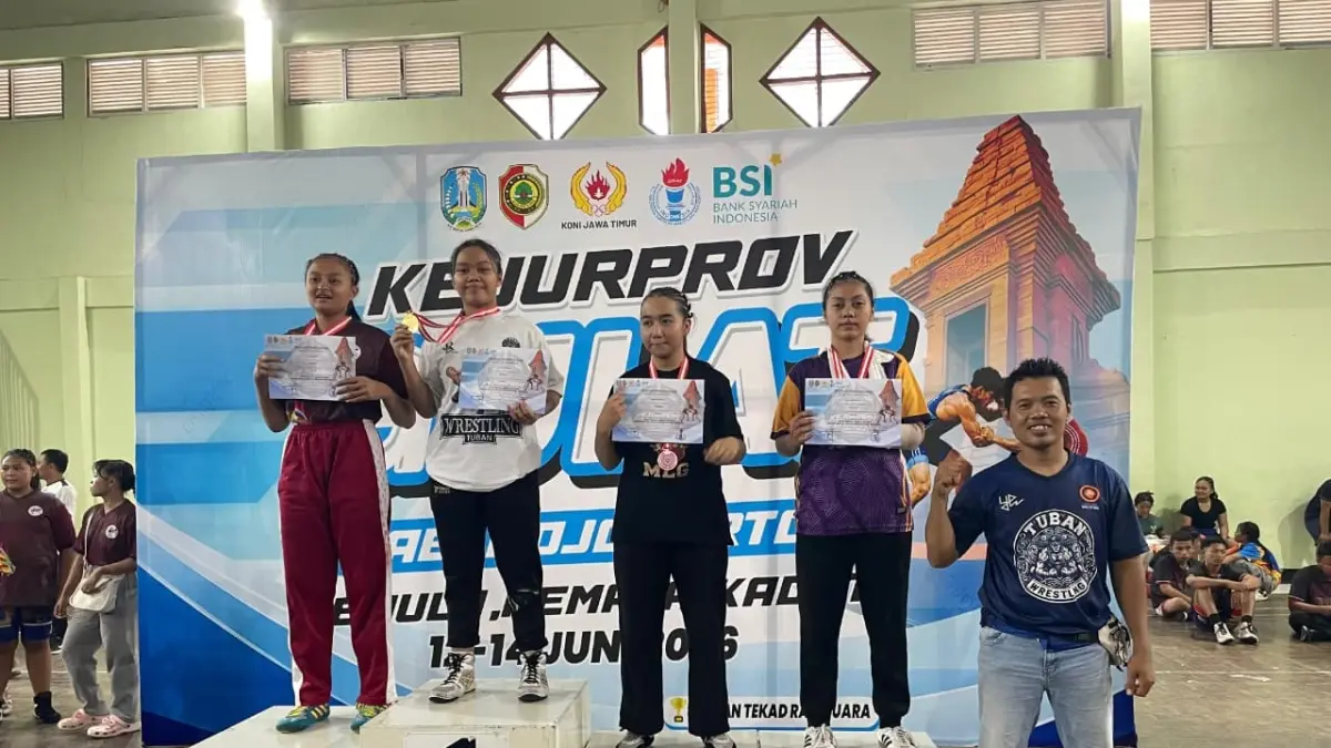 Dwi Intan, atlet gulat Tuban menyabet juara pada kelas 61 kg putri dalam Kejurprov Gulat Jawa Timur 2026 di Kabupaten Mojokerto. (PGSI TUBAN UNTUK RADAR TUBAN)