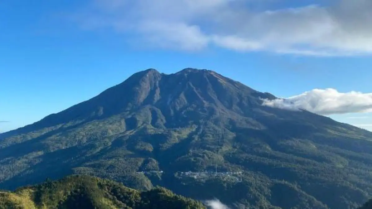 Badan Geologi memastikan kondisi Gunung Lawu masih aman dan tidak ditemukan tanda-tanda kenaikan fluida magmatik. (Pinterest)