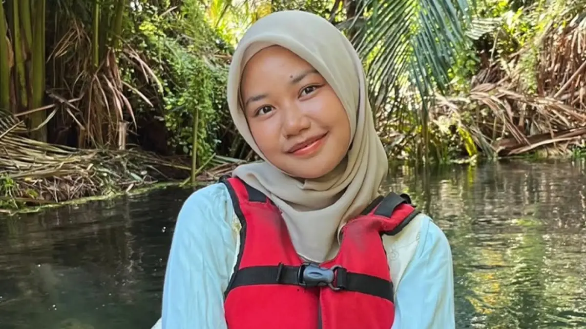 Maulidia Aisyah Herliyan Neha, mahasiswi asal Tuban, mengajak generasi muda menjadi wisatawan yang peduli dan bertanggung jawab terhadap lingkungan., (Maulidia Aisyah Herliyan Neha untuk Radar Tuban)
