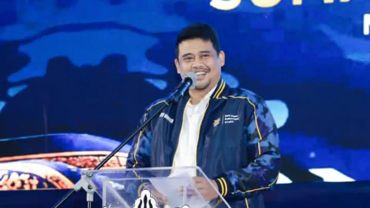 Gubenur Bobby Nasution saat memberikan selamat atas pelantikan DPD AMPI Sumut (2026 - 2031). (Instagram @bobbynst)