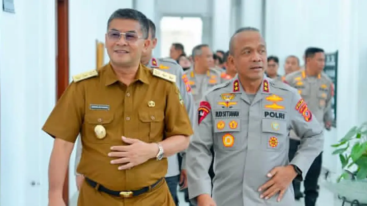 Wakil Gubernur Jabar, Erwan Setiawan bersama dengan Kapolda Jawa barat. (Instagram @erwansetiawan54)