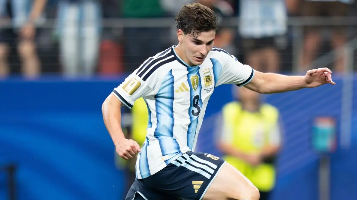 pendekatan ilegal terhadap Julián Álvarez membuat Atlético Madrid ambil langkah hukum ke FIFA. (instagram.com/juliaanalvarez)