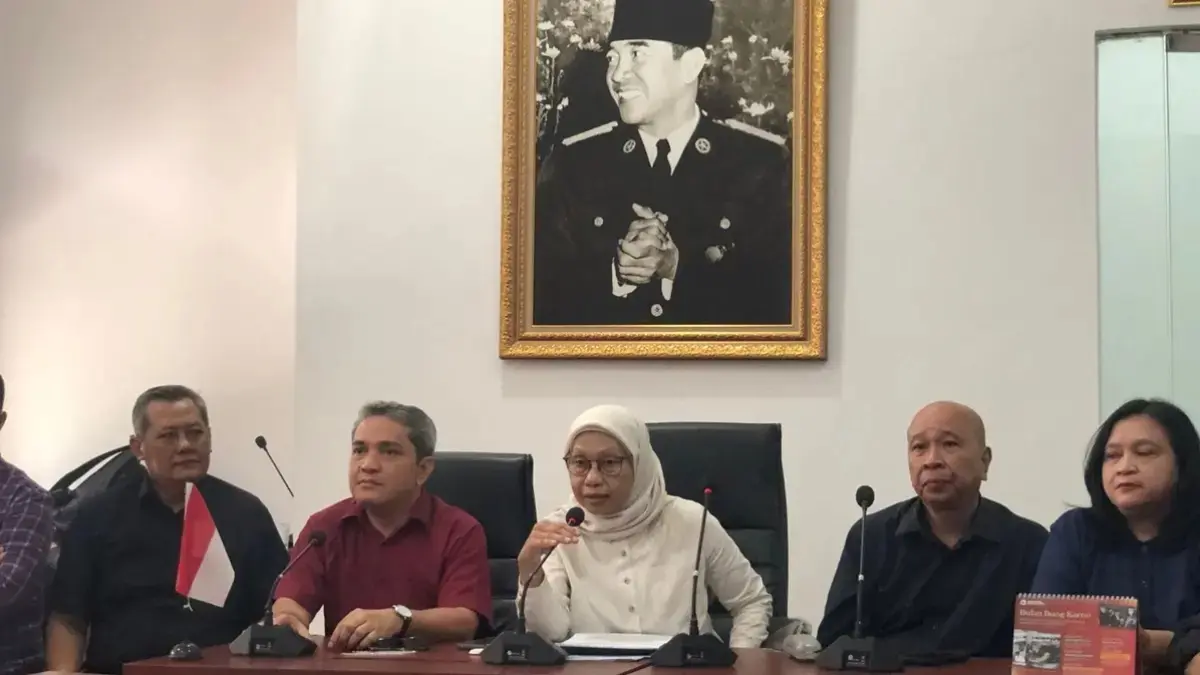 Rektorat UBK menyampaikan keterangan kepada awak media. (Sahrul Yunizar/JawaPos.com)
