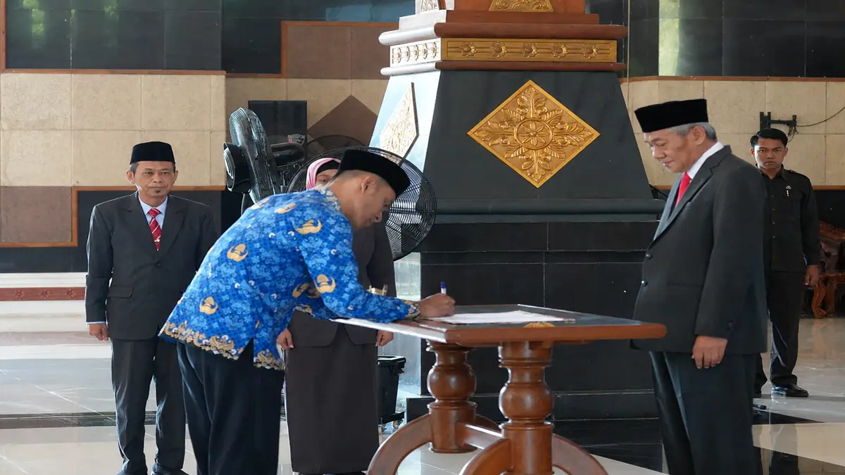Wabup Tuban lantik 12 pejabat fungsional. (tubankab.go.id)