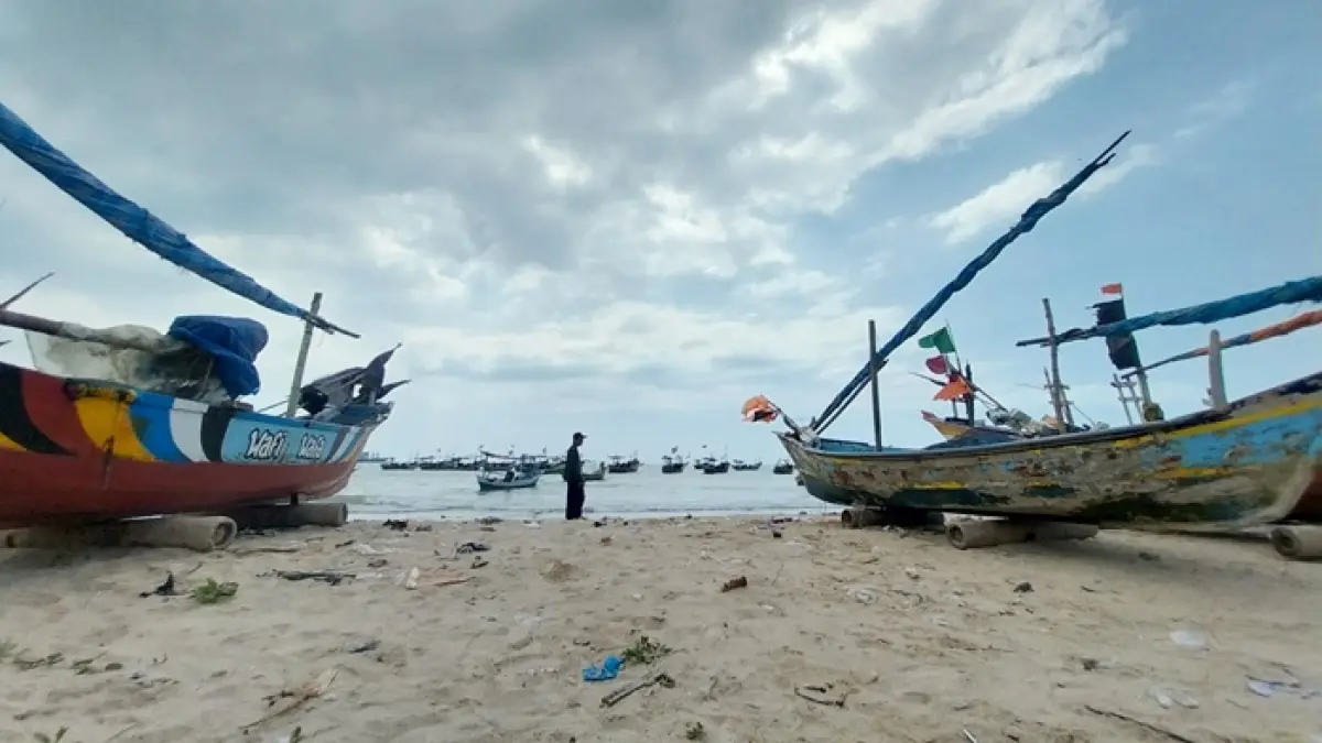 Lokasi rencana pembangunan tambat labuh di pesisir Desa Glondonggede, Kecamatan Tambakboyo yang gagal direalisasikan kerana tidak mendapat izin dari KKP. (M. MAHFUDZ MUNTAHA/RADAR TUBAN)