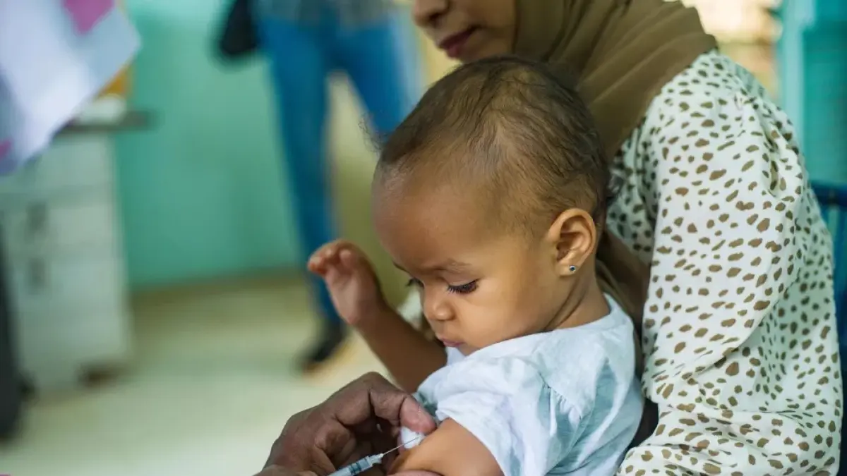 Seorang anak yang sedang divaksin. (Dok. UNICEF)