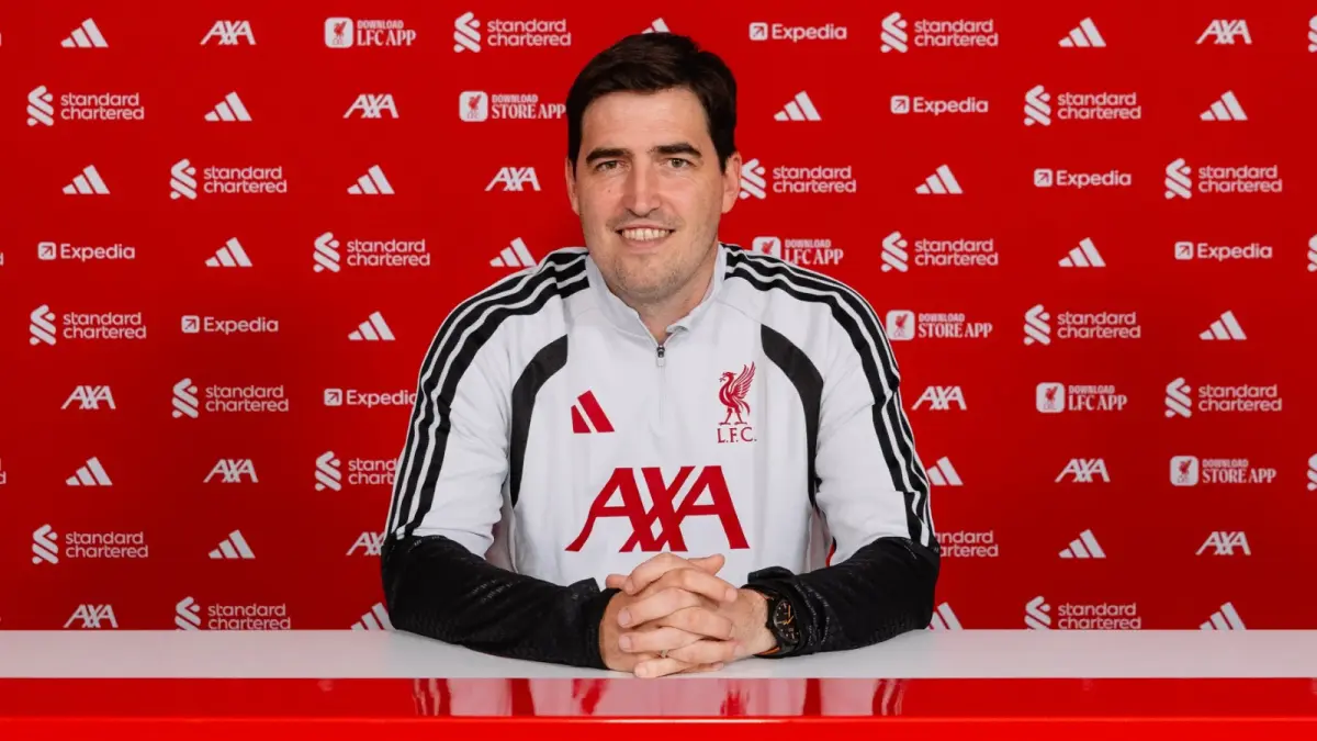 Andoni Iraola diberikan kesempatan besar untuk belanja pemain di musim perdananya bersama Liverpool. (LFC)