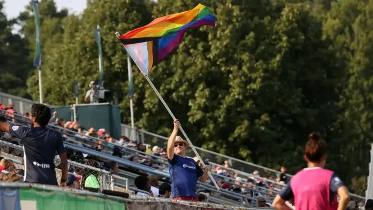 Ilustrasi bendera ”rainbow pride” dikibarkan. (Sport Bibble)